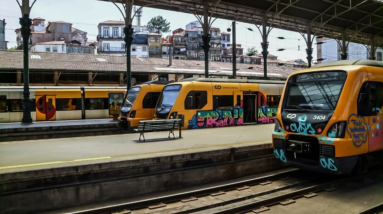 Graffiti-covered CP trains at Porto’s Campanhã station
