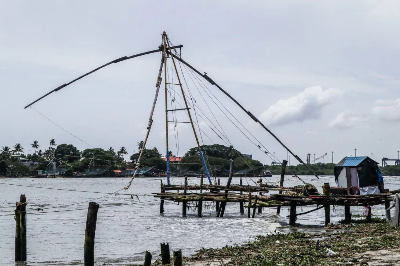 Eine Falle zum Fischfang vor der Küste von Fort Kochi