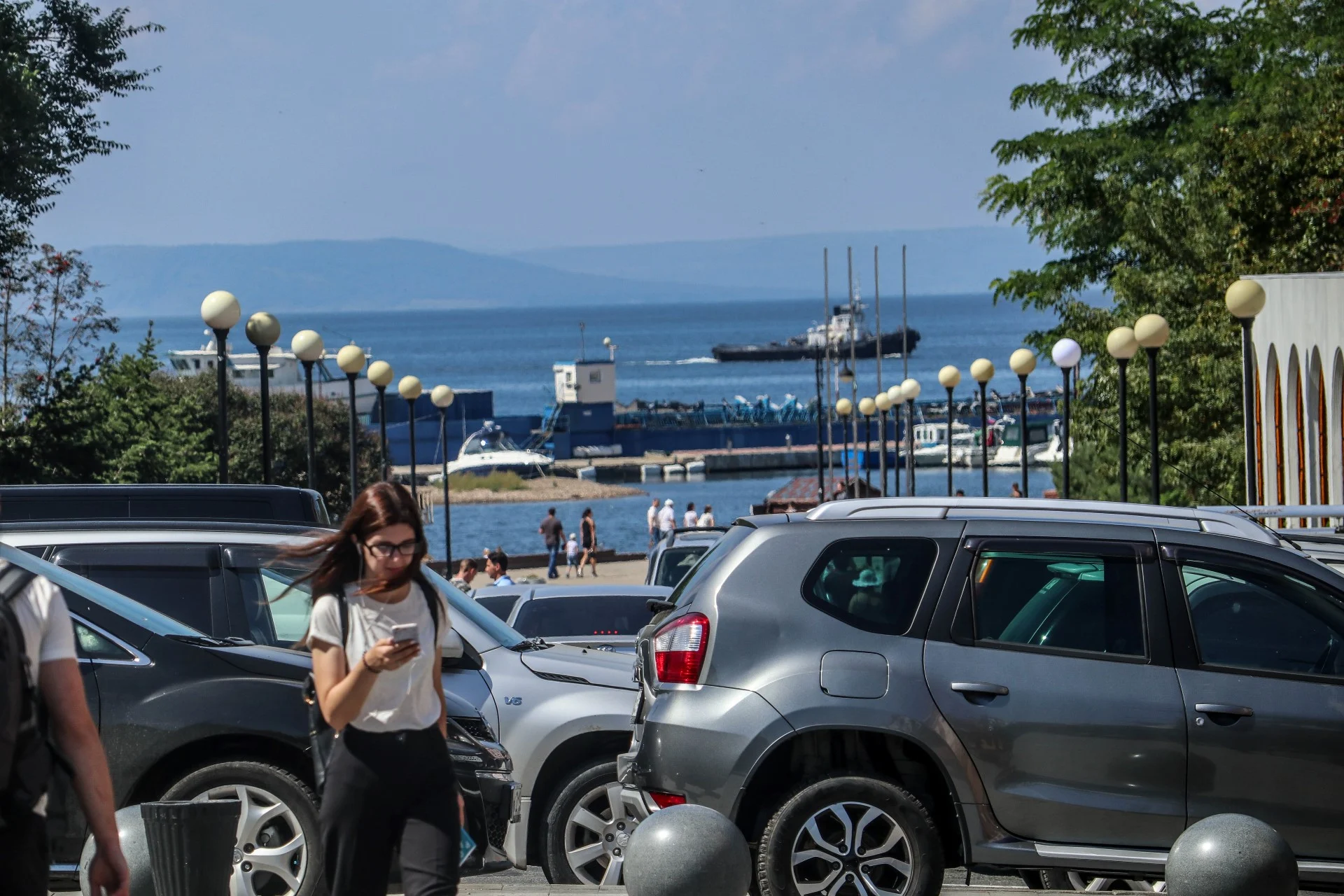 One of the city’s notoriously steep harborfront streets, San Francisco of the Far East