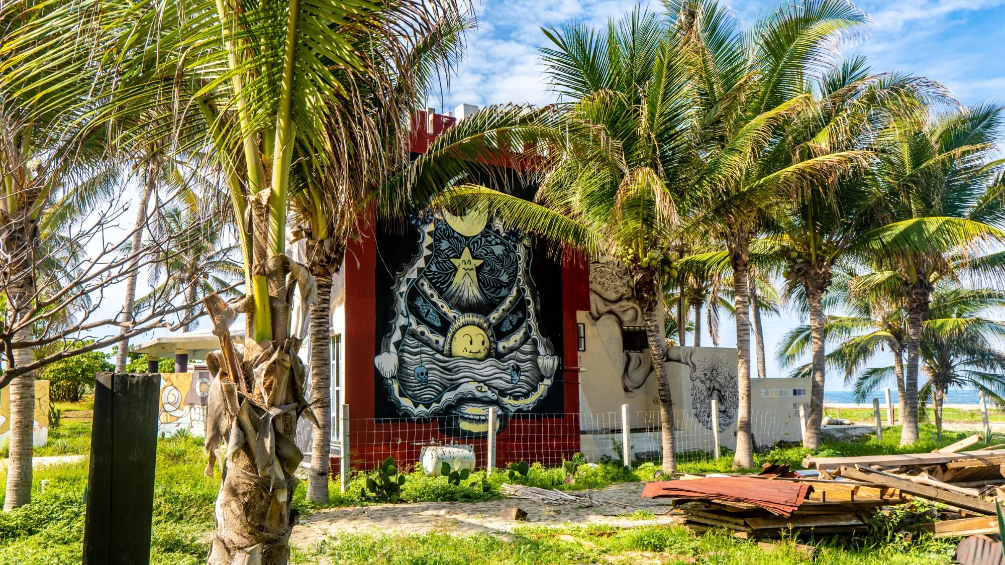Enjoying the graffiti in Puerto Escondido