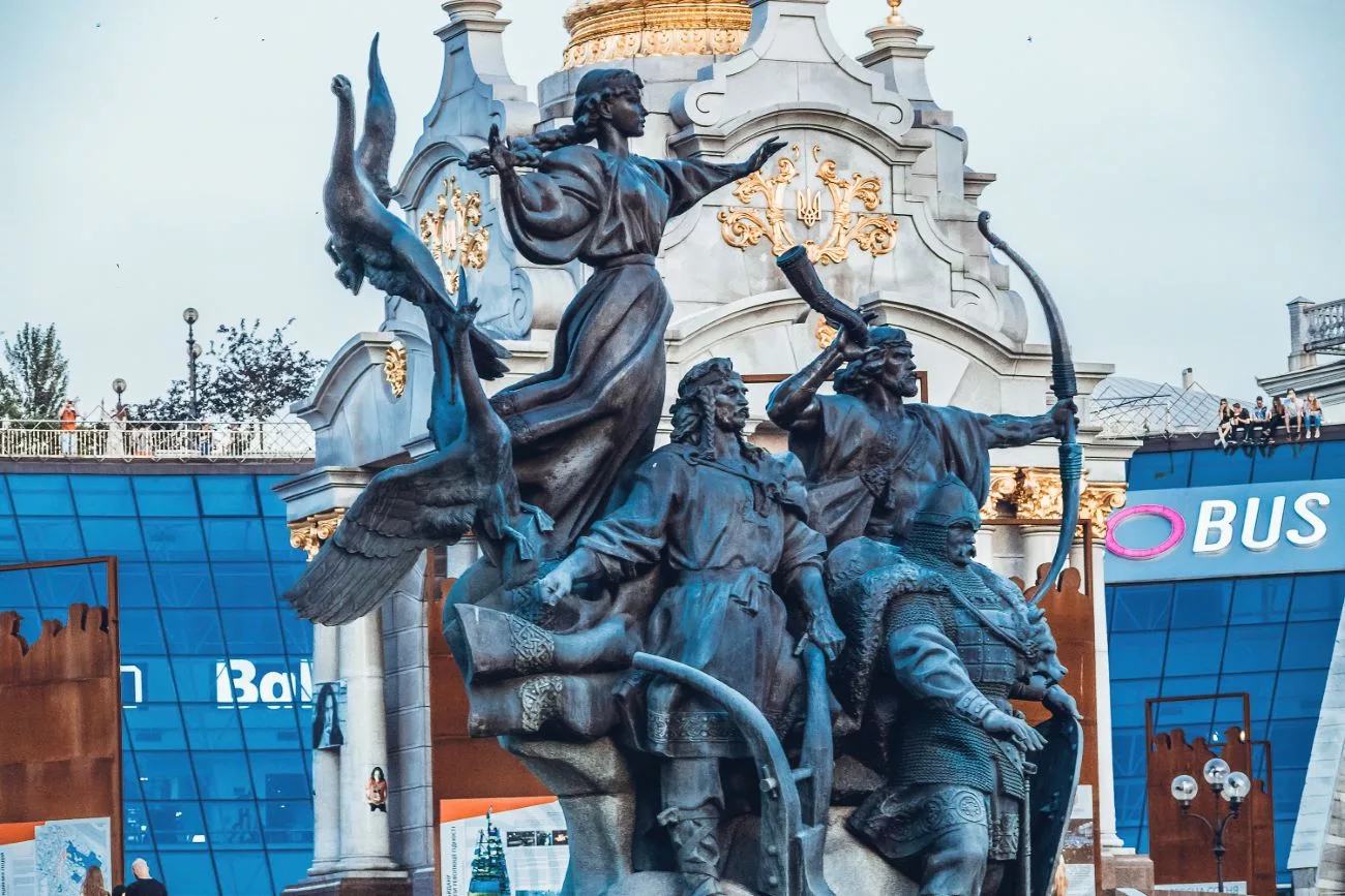 Le Monument aux Fondateurs de Kyiv (Пам’ятник засновникам Києва)