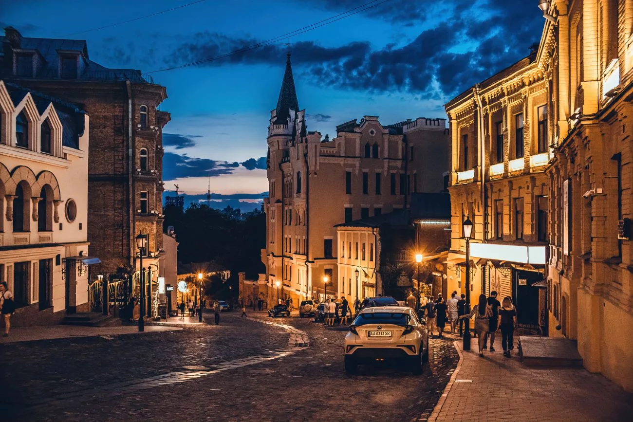 Descente Saint-André (Andriivs’kyi Descent). L’un des plus vieux quartiers de Kyiv
