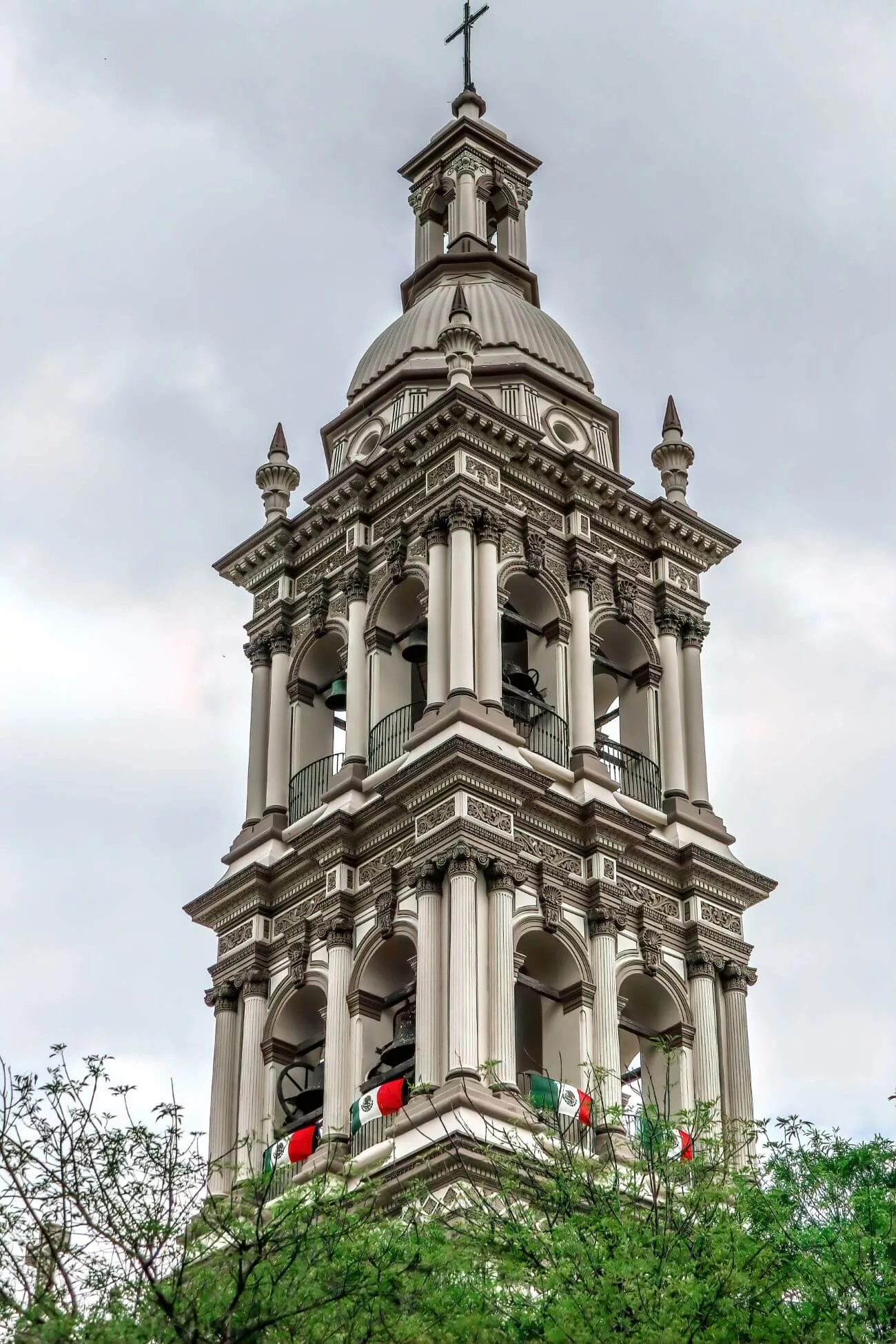 The spire of the Catedral Metropolitana de Nuestra Señora de Monterrey