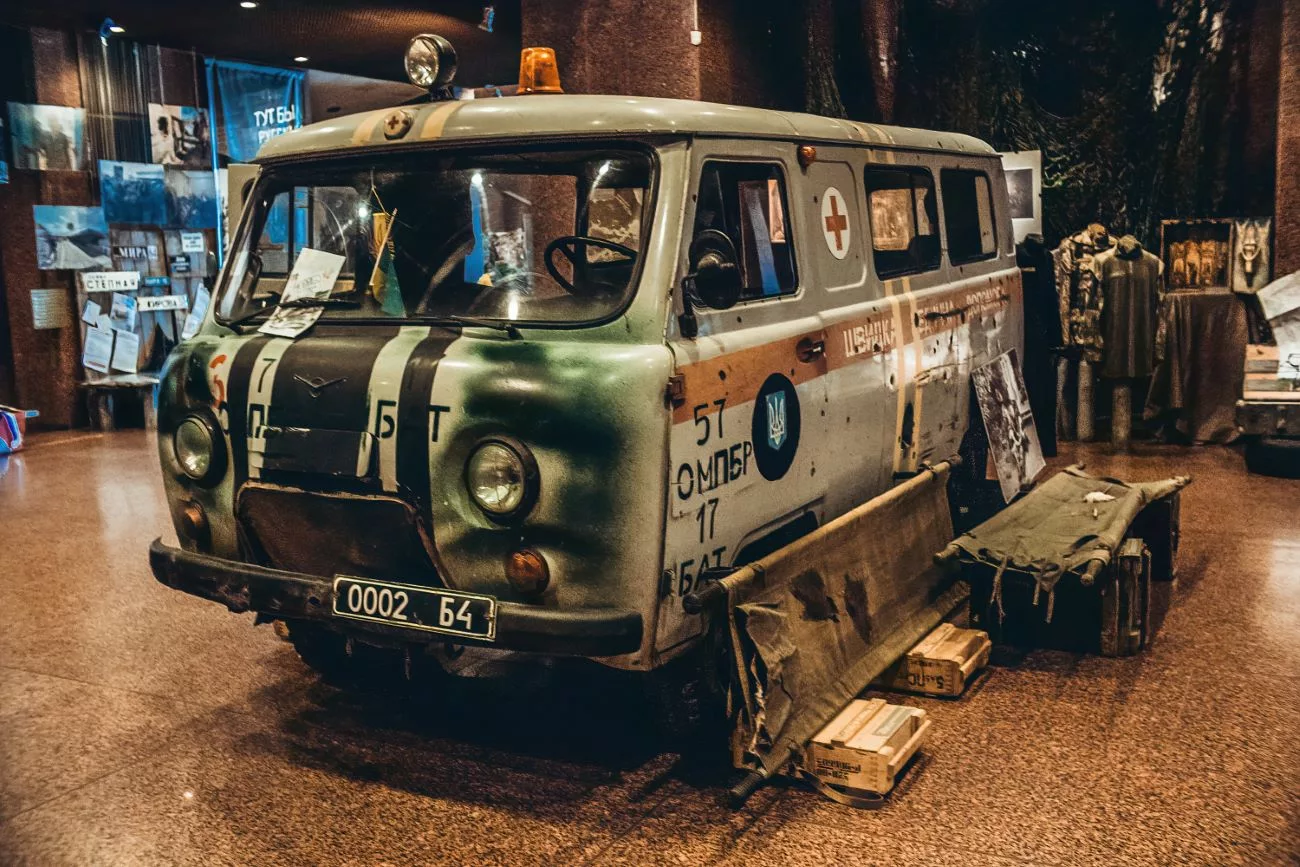Un wagon criblé de balles provenant du front