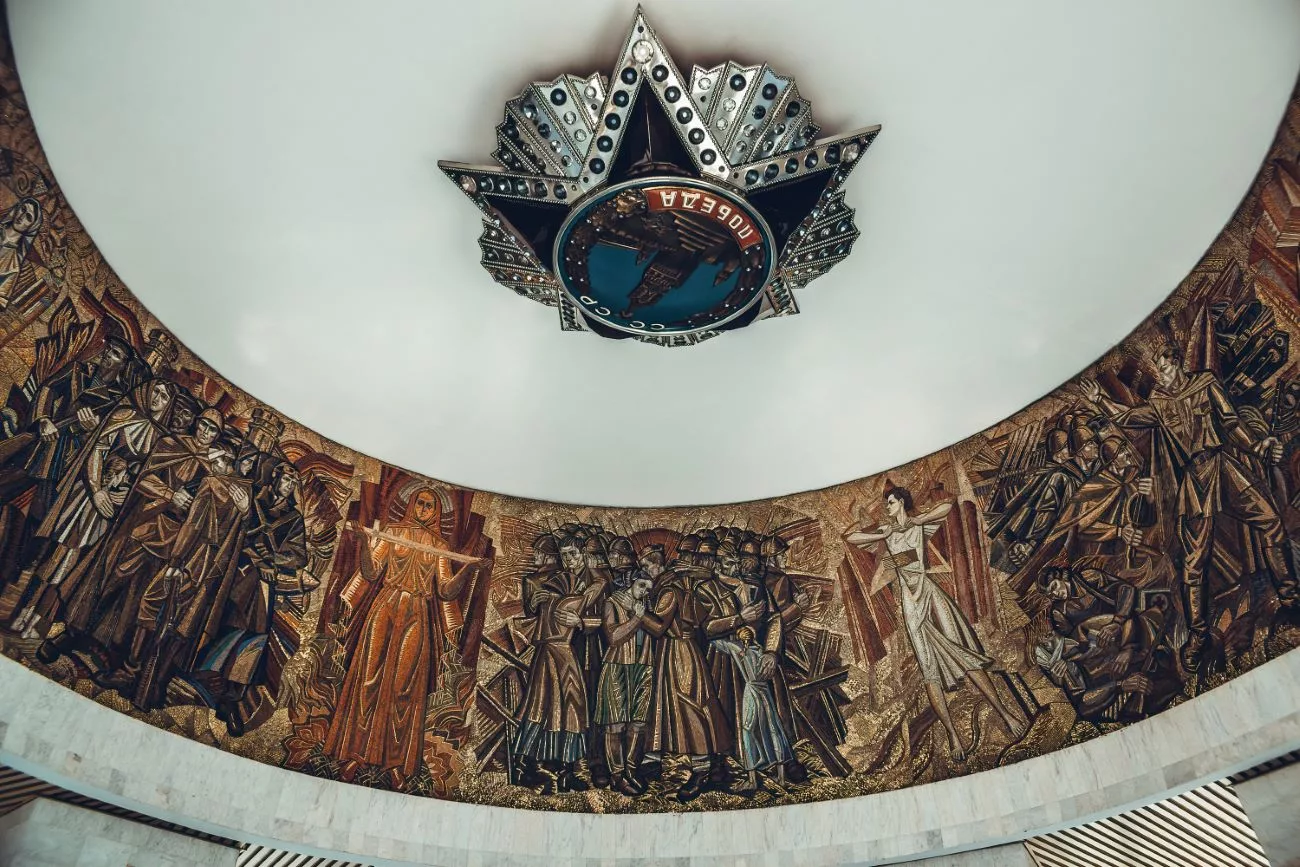 URSS – Médaille de la Victoire ornant le toit du musée de la statue de la Mère-Patrie