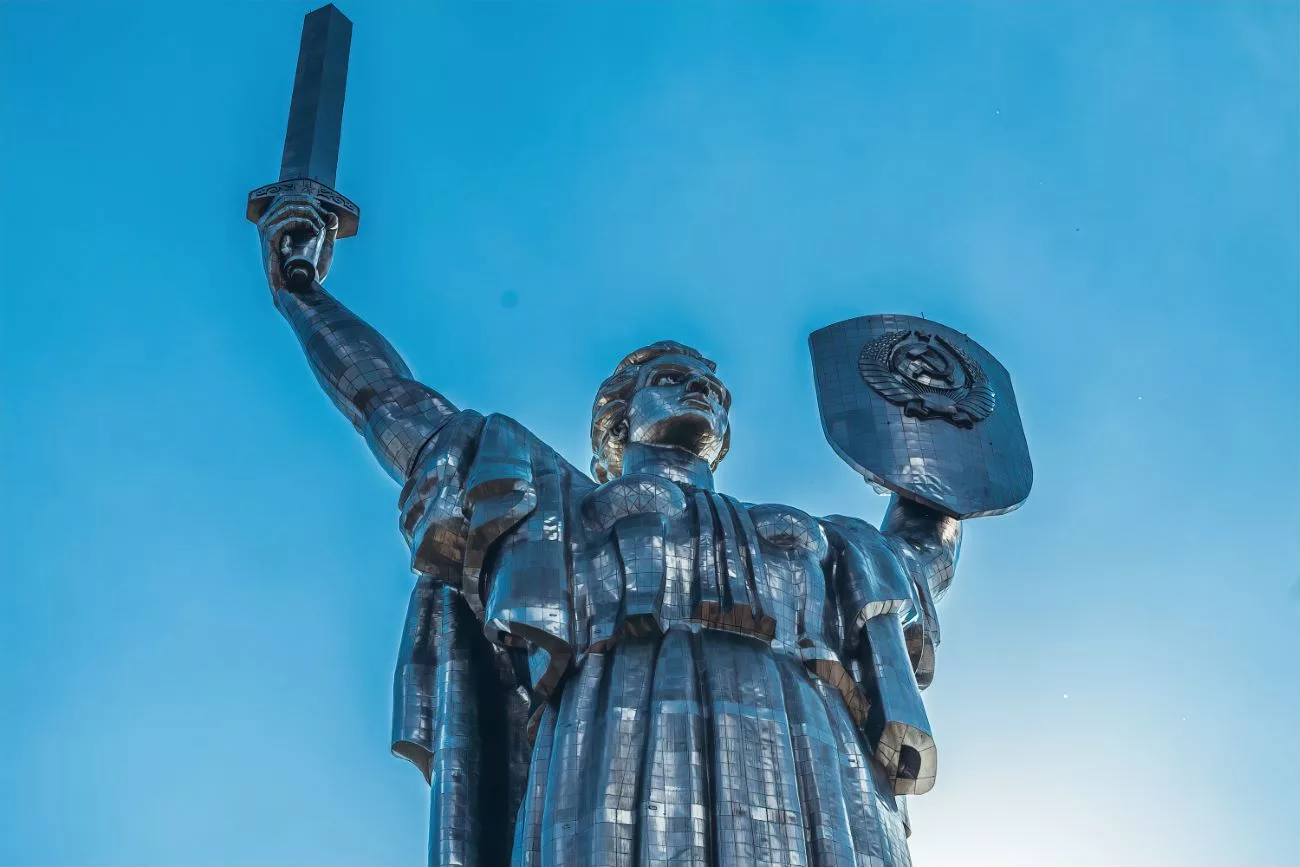 La statue de la Mère-Patrie à Kyiv