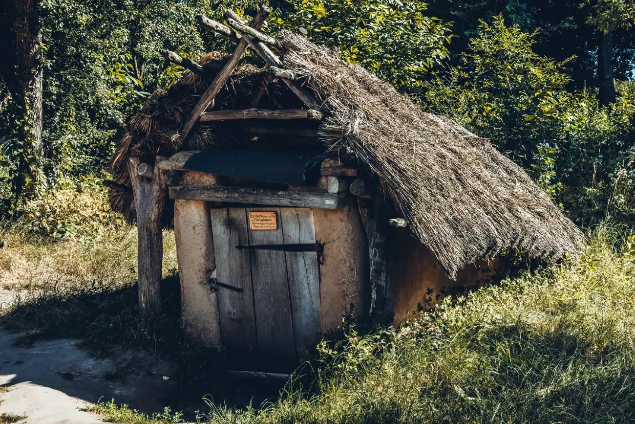 Un hangar de stockage ou une petite maison à Pyrohiv