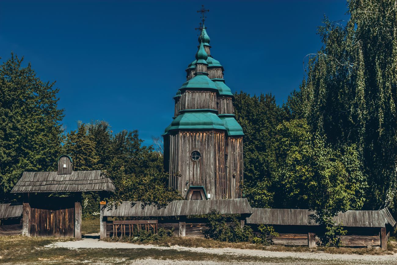 Une église traditionnelle à Pyrohiv