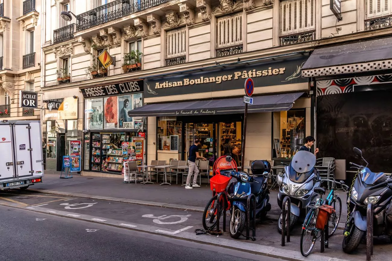 J’ai décidé d’entrer dans cet Artisan Boulanger Pâtissier pour voir ce qu’ils préparaient