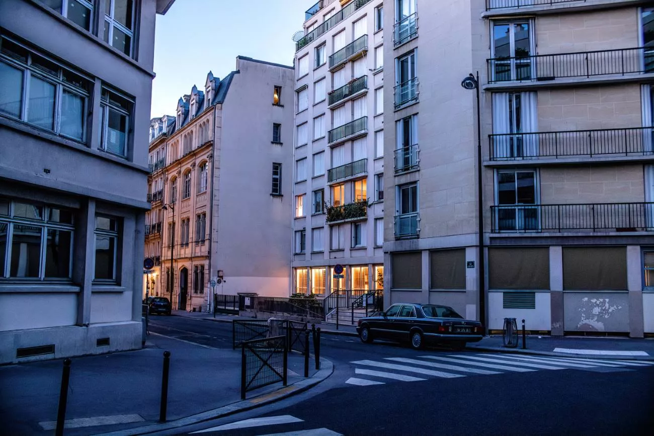 L’éclairage des rues de Paris au crépuscule