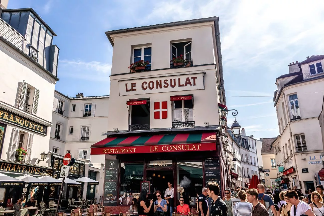 Un café dans le quartier artistique de Paris