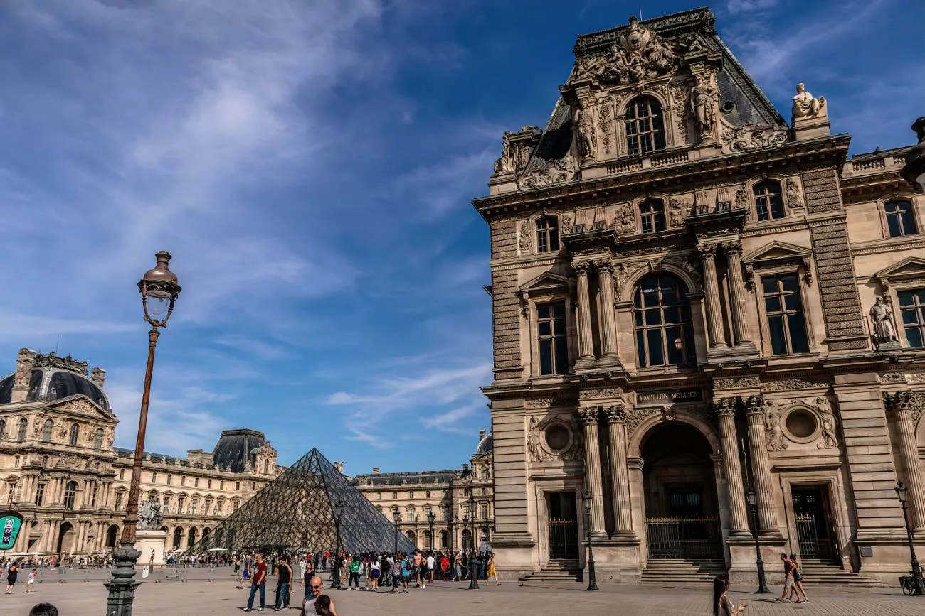 Marche vers le Louvre