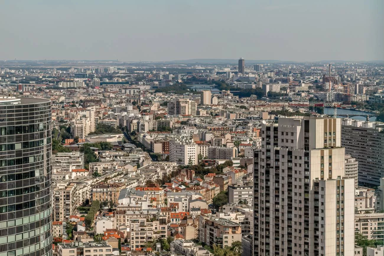 Paris au sommet de la Grande Arche de la Défense