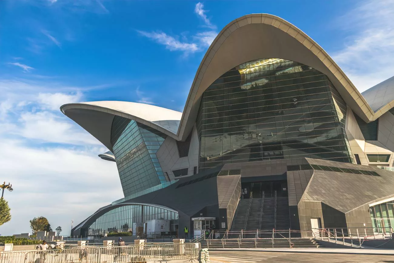 Die Caspian Waterfront Mall noch im Bau