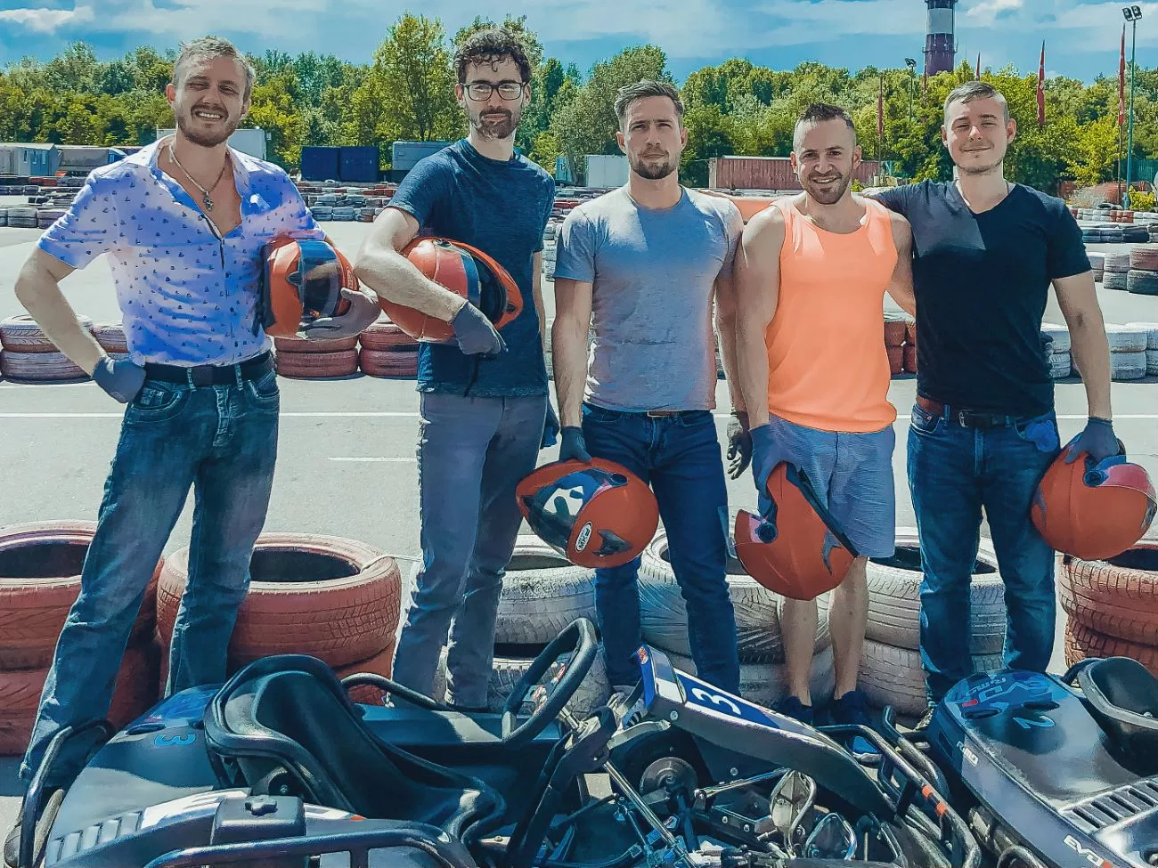 Les gars au karting (moi à gauche)
